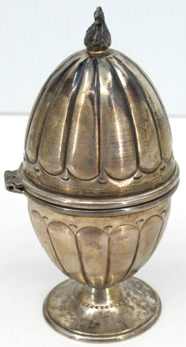 Wunderschöner eierbecher mit - eierbecher,
