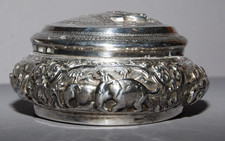 Antike asiatische Silberdose